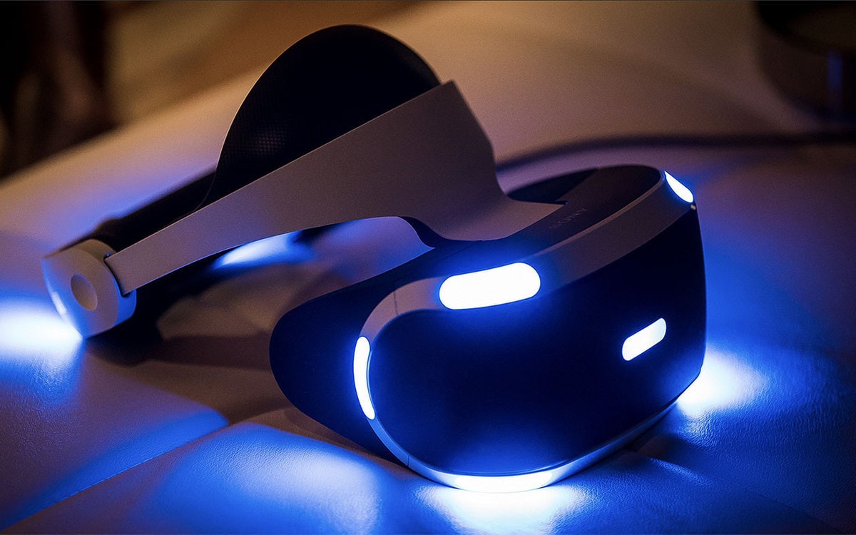 Шлем PlayStation VR для консоли.